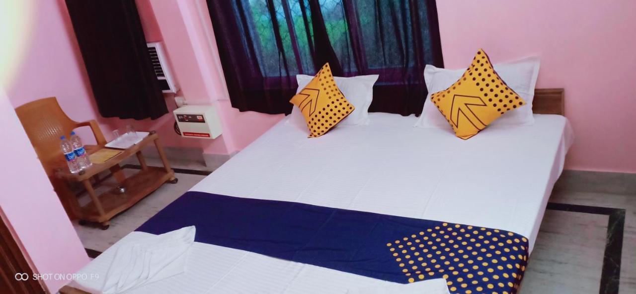 Hotel Gunjan Puri Eksteriør bilde